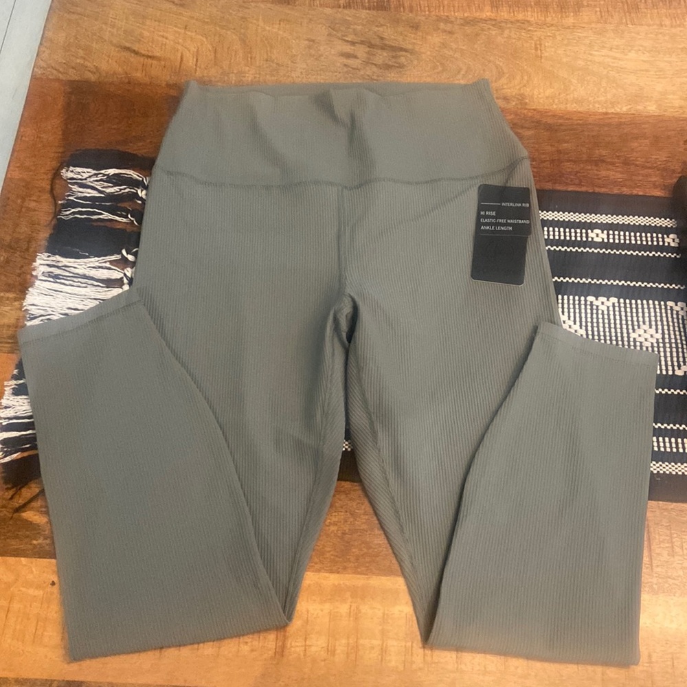 NWT 90 degree ribbed leggings